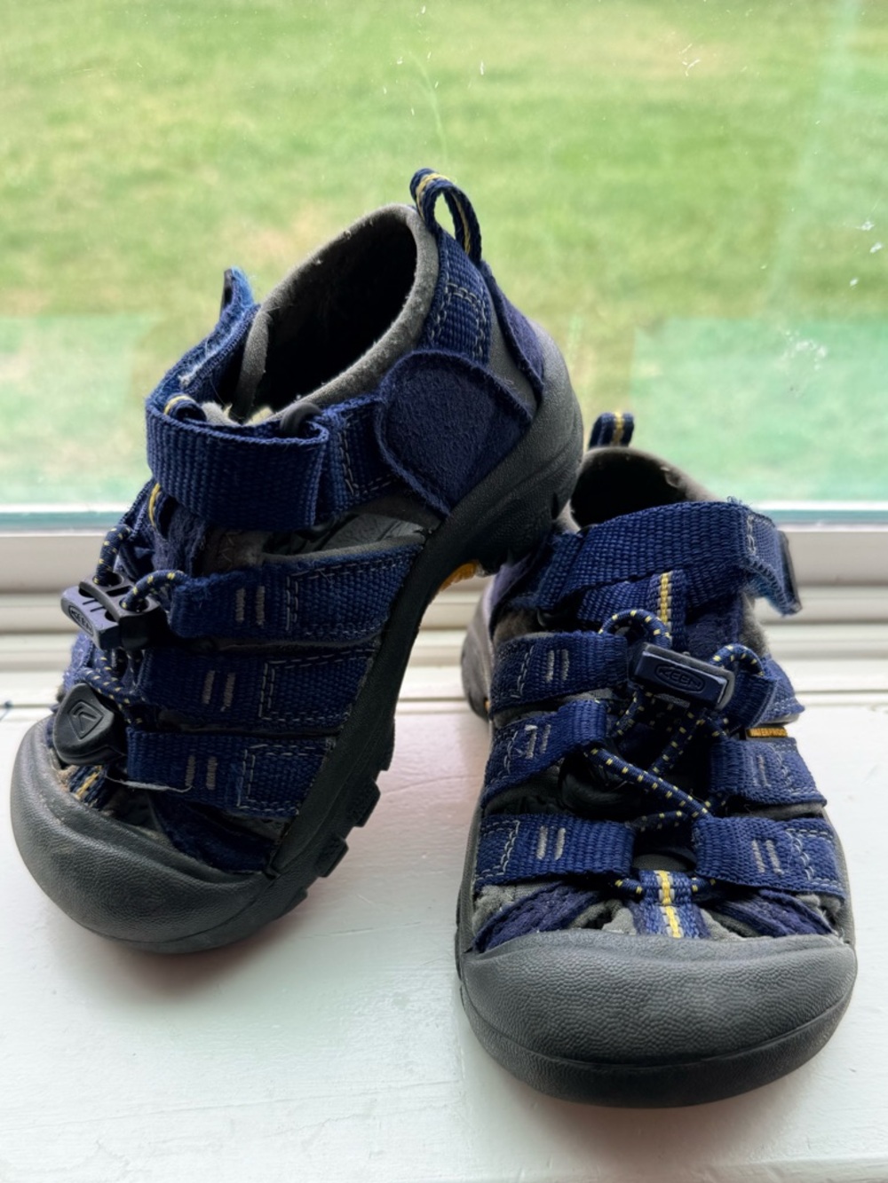 Keens Newport H2 Toddler Sandal Navy and Black // Sz 8